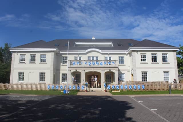 Wide shot of the Peace Palace