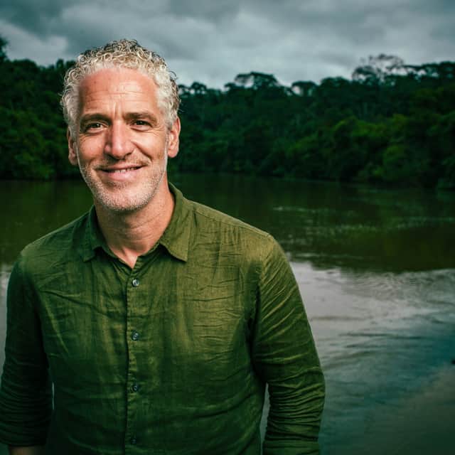 Gordon Buchanan was raised in Dumbarton and on Mull in Scotland where he discoverd his passion for wildlife.