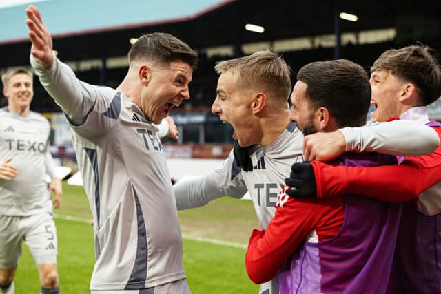 Kevin Nisbet and Topi Keskinen were on target in Aberdeen's 2-1 win over Dundee.