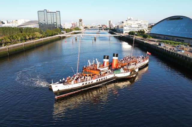 Waverley departing from its berth beside Glasgow Science Centre