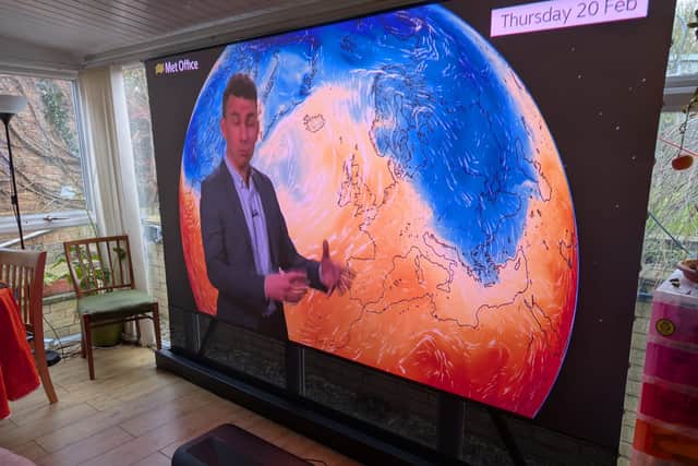 We tested the Awol Vision LTV-3000 Pro with an ALR screen - and it was an incredible experience