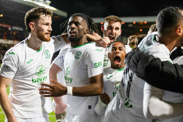 Hibs players celebrate after Junior Hoilett scored to make it 3-1 over Dundee United at Tannadice. (Photo by Ross Parker / SNS Group)