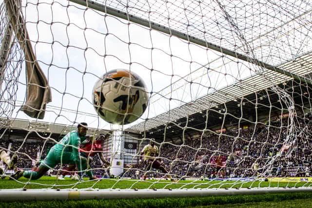 Hearts' Jorge Grant scores to make it 2-0.