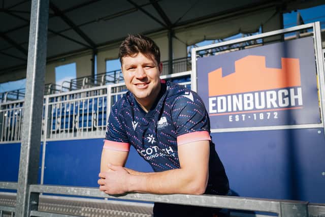 Grant Gilchrist has signed a new one-year contract with Edinburgh Rugby.
