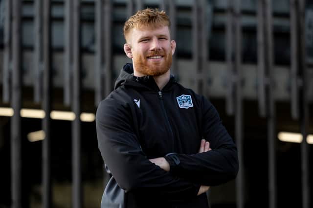 Glasgow Warriors' Gregor Brown has signed a new contract.
