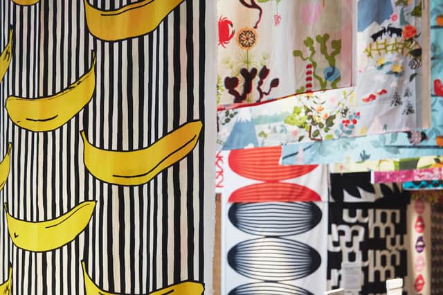 The Randig Banan pattern was created in 1986 by Inez Svensson, one of the designers in the designer collective known as 10-gruppen. It did not sell well at first, but was later reissued in 2013.