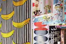 The Randig Banan pattern was created in 1986 by Inez Svensson, one of the designers in the designer collective known as 10-gruppen. It did not sell well at first, but was later reissued in 2013.