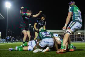Glasgow Warriors celebrate Henco Venter's second half try in the win over Leicester Tigers.