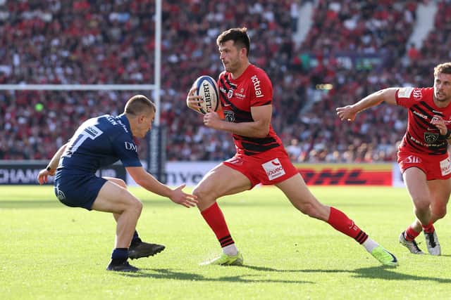 Blair Kinghorn is on the wing for Toulouse against Toulon.