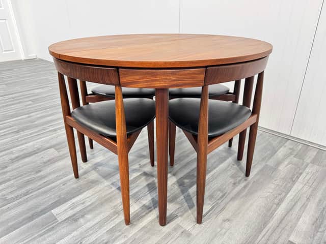 Hans Olsen ‘Roundette’ dining table and four three-legged chairs