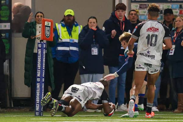 Sharks' Makazole Mapimpi scores his team's winning try.