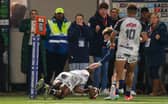 Sharks' Makazole Mapimpi scores his team's winning try.