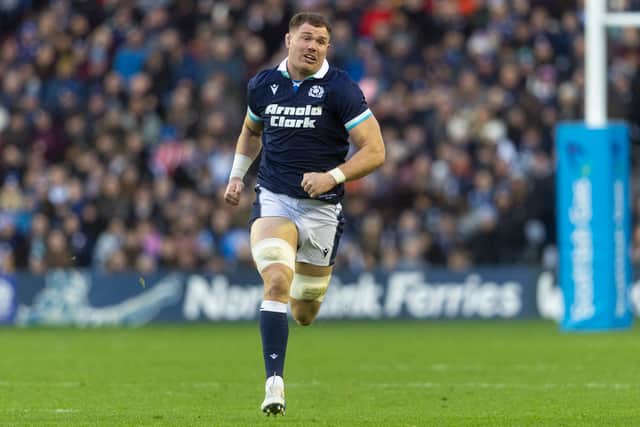 Scotland's Alex Craig is leaving the Scarlets to join Glasgow Warriors.