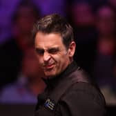 Ronnie O'Sullivan resumes his semi final today.