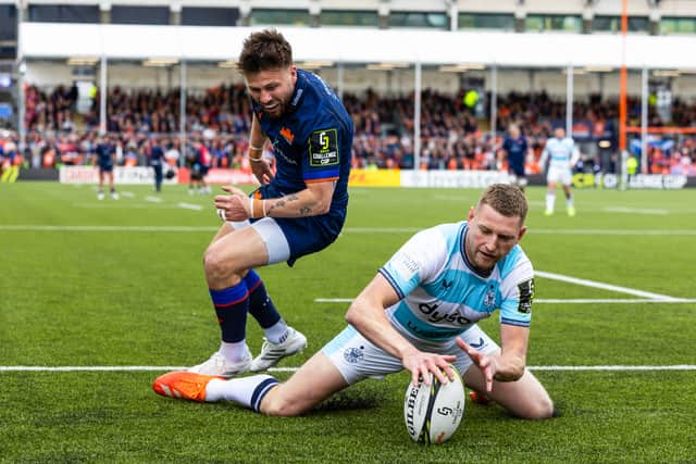 Bath's Finn Russell outpaced his former flat-mate Ali Price to stop an Edinburgh try.