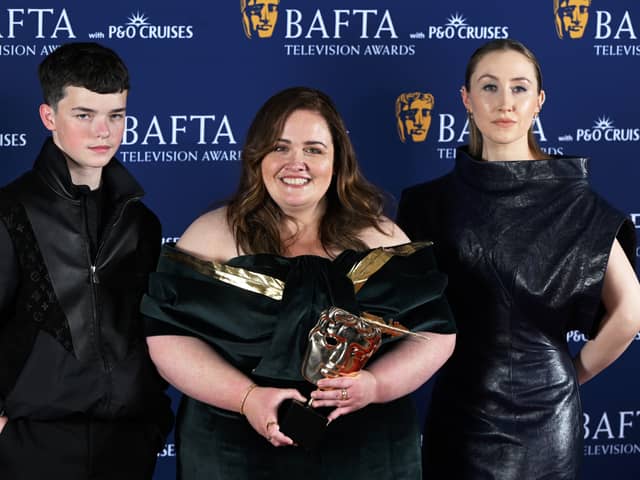 Owen Cooper, Jessica Gunning and Erin Doherty with the award for Supporting Actress Award for 'Baby Reindeer' poses inside the Winners Room at the 2025 BAFTA Television Awards.