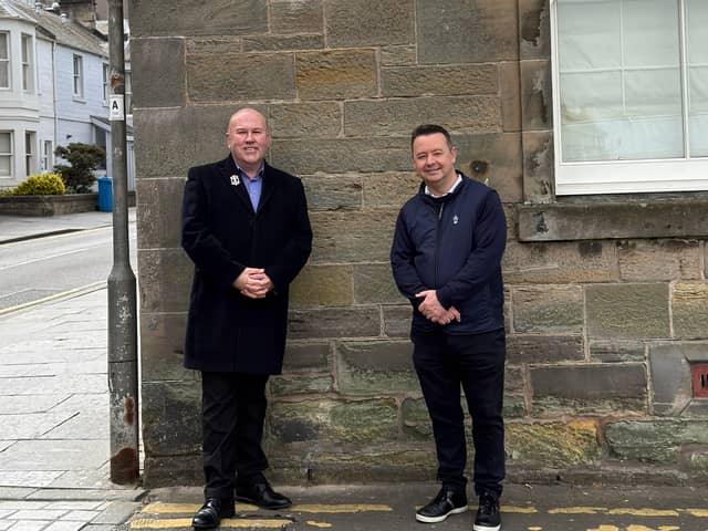 Dita Stanis-Traken and Roger McStravick of the St Andrews Pilgrim Foundation pictured at the unveiling of the plaque for Allan Robertson 