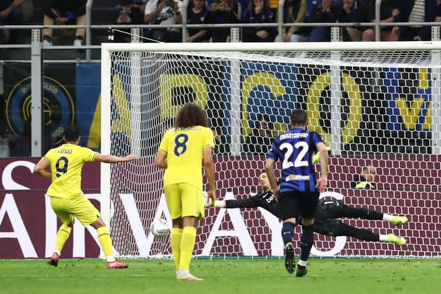 Pedro fires home a crucial penalty for Lazio.