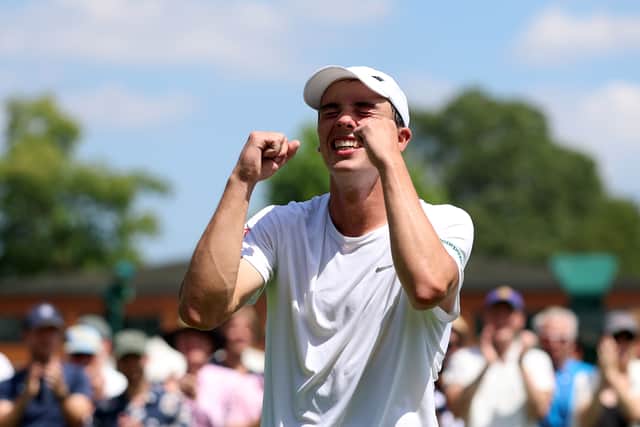 Oliver Tarvet celebrates his win over Leandro Riedi.