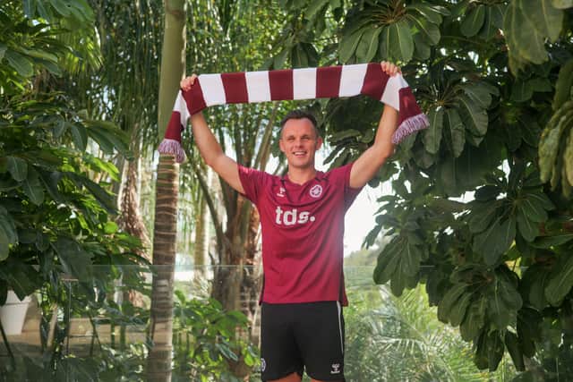 Lawrence Shankland has agreed a new contract with Hearts.