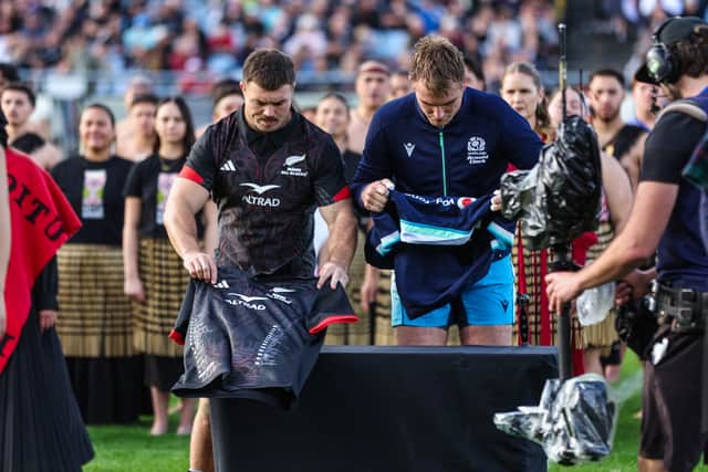Shirts are laid out by Scotland's Stafford McDowall and Maori All Blacks' Kurt Eklund in memory of former Scotland captain Ian McLauchlan and Maori All Blacks Kaumatua Luke Crawford.
