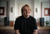 Having credited therapy as the reason he was able to return to music, Lewis Capaldi has teamed up with BetterHelp to donate 734,000 hours of free online therapy to fans.