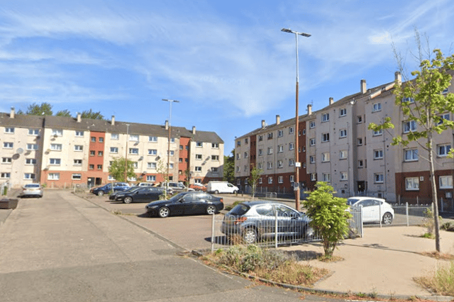 Officers were called to Hailesland Gardensin Edinburgh.