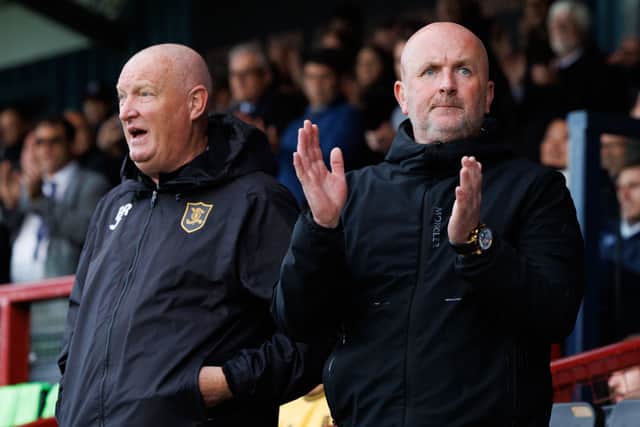 Livingston Manager David Martindale has signed veteran striker Jeremy Bokila.