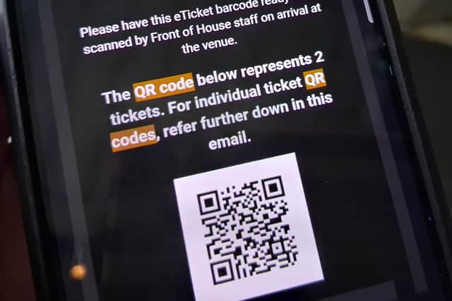 QR codes are slowing down Fringe queues.