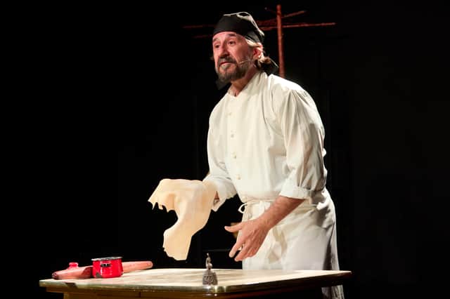 Eduardo Estrella in What's in the Kitchen