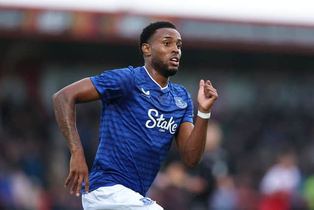 Rangers are close to adding Everton striker Youssef Chermiti to their squad before the deadline.