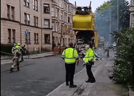 英国格拉斯哥两周连发三起垃圾车起火 英国总工会呼吁加强电子烟电池回收与宣传