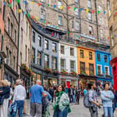 Crowds of tourists in Edinburgh