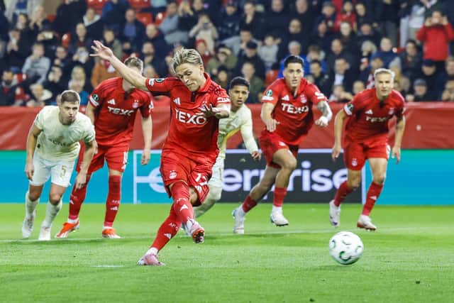 Jesper Karlsson shows good composure in scoring a penalty against Shakhtar.