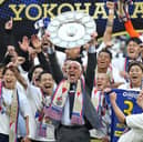 Kevin Muscat (c) holds up the trophy as he celebrates steering Yokohama F Marinos to the Japanese title in 2022. (Photo by STR/JIJI Press/AFP via Getty Images)