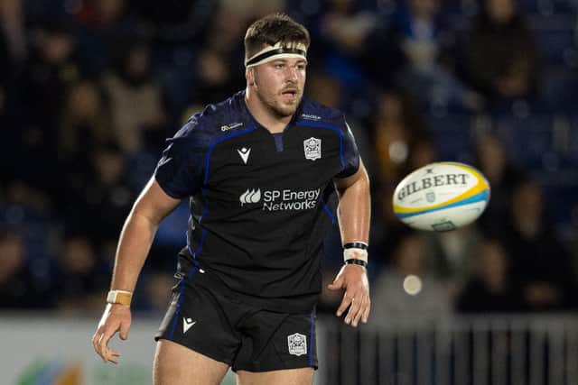 Glasgow Warriors' Murphy Walker will make his first start of the season against the Ospreys after coming off the bench against the Dragons at Scotstoun last week.