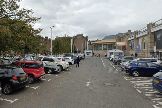 Police were called to the Tesco car park on Leith’s Duke Street.