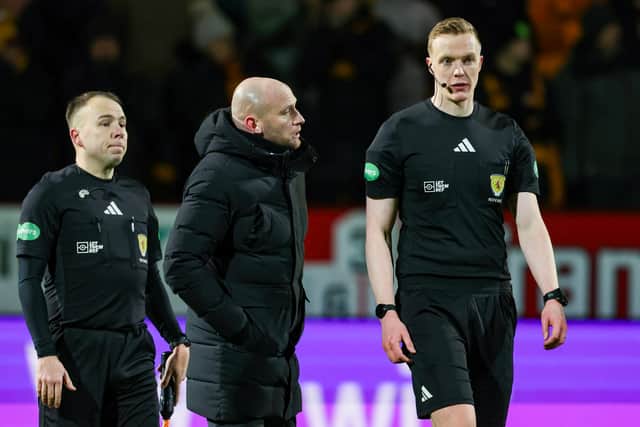 Hibs head coach David Gray speaks to referee Duncan Nicolson.
