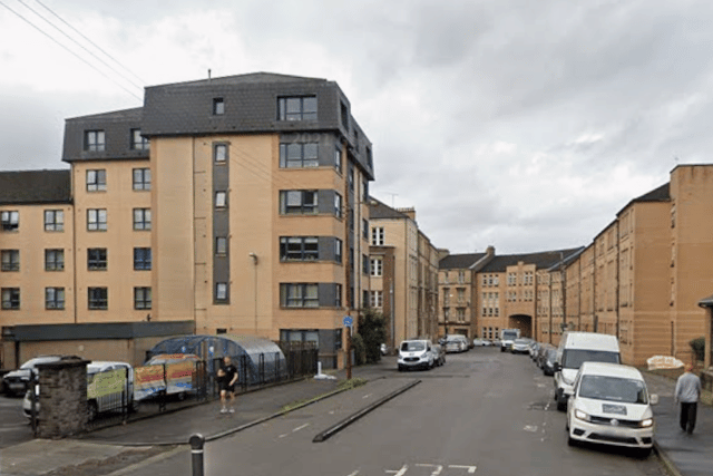 Busy Glasgow road closed off amid ongoing police incident near school