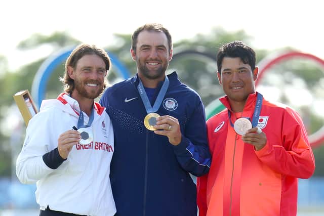Tommy Fleetwood (silver), Scottie Scheffler (gold) and Hidki Matsuyama (bronze) show off their medals from the men’s golf competition in the 2024 Olympic Games in France 