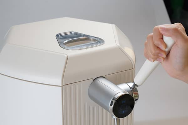 iGulu's F1 machine is as simple as using a pod coffee machine - just pop some ingredients in, let it brew for a few weeks, and your beer will be ready