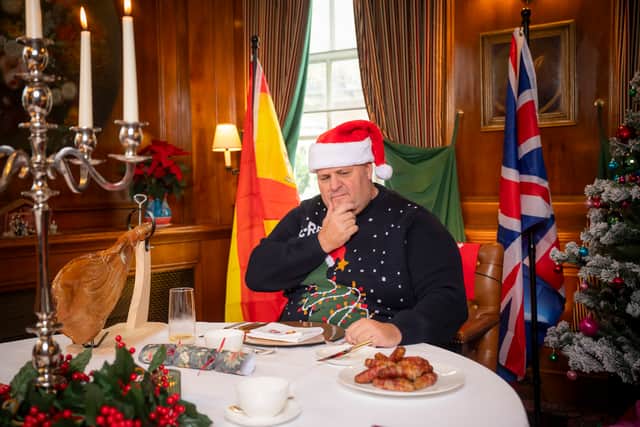 The spread featuring both nation’s Christmas classics to celebrate the El Gordo Lottery.