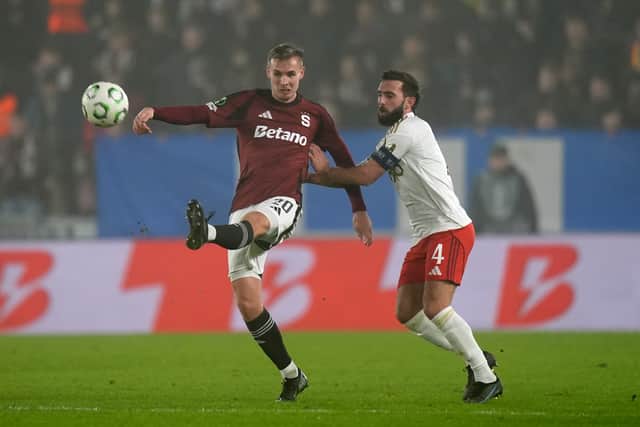Sivert Mannsverk of Sparta Praha battles for possession with Aberdeen skipper Graeme Shinnie. (Photo by Gabriel Kuchta/Getty Images)