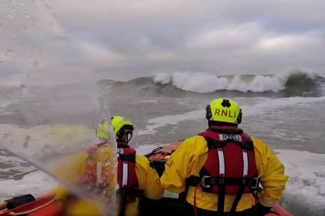 North Berwick RNLI negotiate breaking waves en route to the casualty