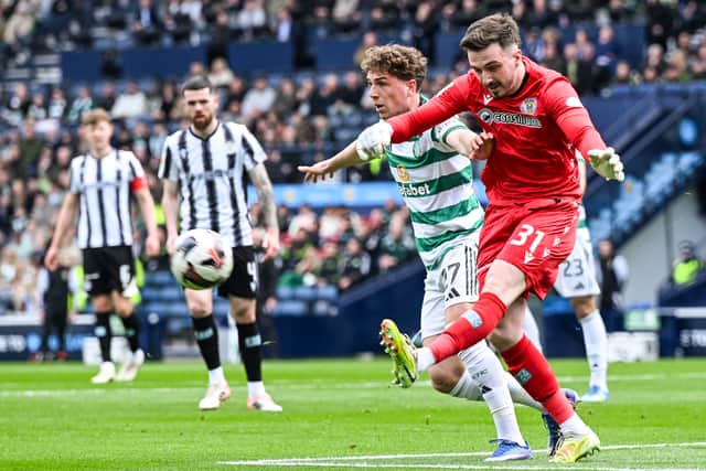 Ryan Mullen picked up an injury early on for St Mirren.