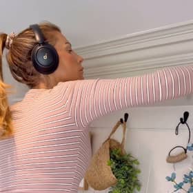 Mrs Hinch uses the soundcore Q30 by Anker Hybrid Active Noise Cancelling Headphones while she does the housework to keep her motivated.