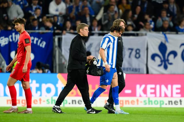 Hornby leaves the pitch during the Bundesliga 2 match between SV Darmstadt 98 and SV 07 Elversberg.