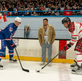 Hearts striker Claudio Braga took in the ice hockey.