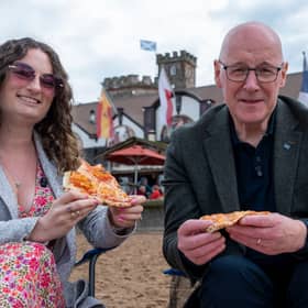 First Minister John Swinney and Political Correspondent Rachel Amery enjoy Civerino's pizza on Portobello Beach