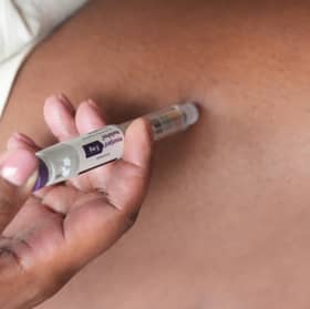 A person using pre-filled injection pen of Mounjaro